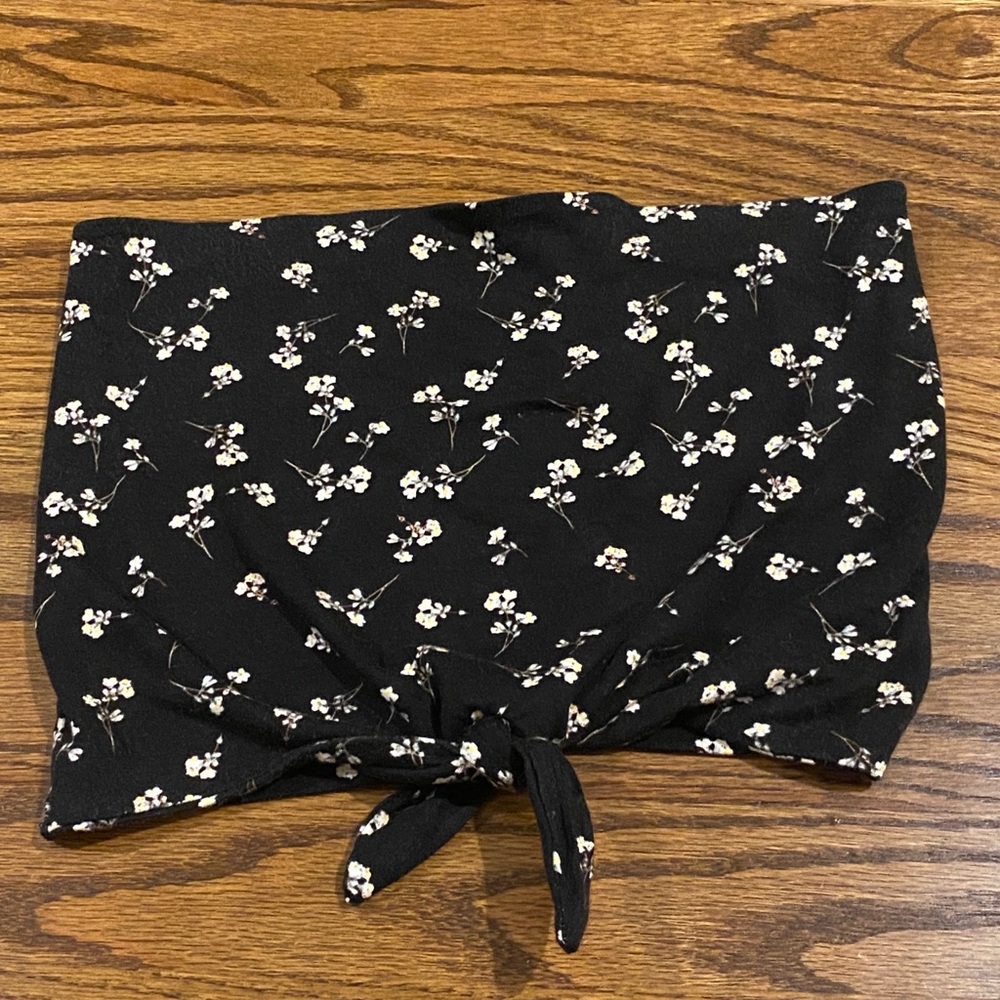 Black strapless crop top